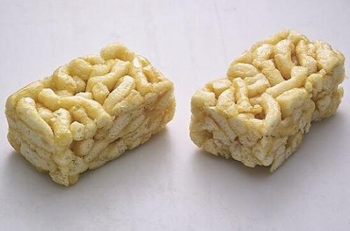 沙琪瑪公司違規(guī)添加硼砂被曝光，生產(chǎn)工廠污垢遍地