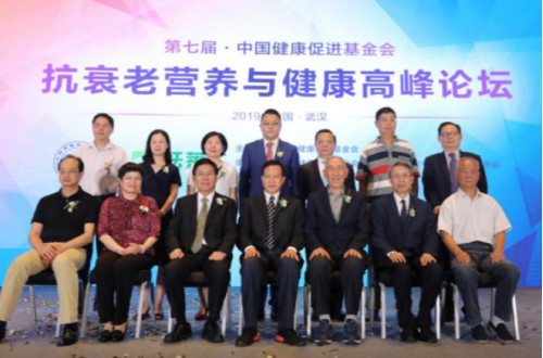 武漢躍萊郝麗萍院長(zhǎng)建議內(nèi)調(diào)外養(yǎng)打造女性健康美