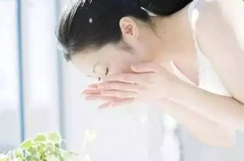 潔面乳該怎么買？什么牌子的潔面乳效果好？中國(guó)潔面乳十大品牌排行榜