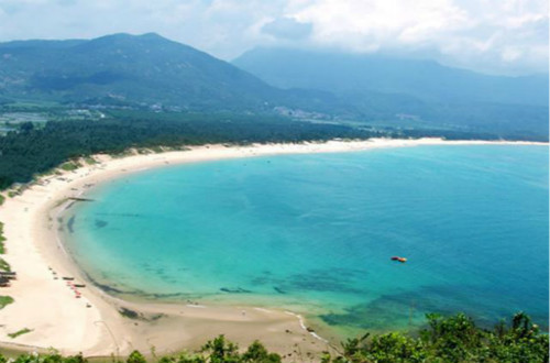 東沖海灘擁有最藍(lán)海水的海灘，讓你度過(guò)一個(gè)最優(yōu)閑的假期