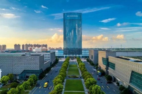匠心智造、貴在創(chuàng)新，民族品牌波司登彰顯中國時尚魅力