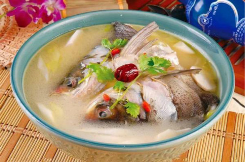 清燉魚頭的做法是怎么樣的？魚頭的多種做法