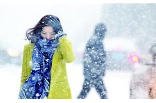 冬天為什么脫發(fā)現(xiàn)象會(huì)加重原因是什么_脫發(fā)該怎么辦？