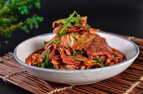 紫燕百味雞：國(guó)民日常熟食，走進(jìn)30多萬(wàn)家庭的餐桌