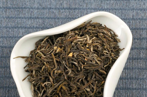 張一元茉莉花茶：湯清味濃，入口芳香回味無窮