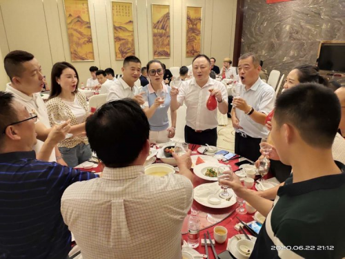 湖北光戰(zhàn)集團：上半年工作總結暨下半年工作宣誓大會